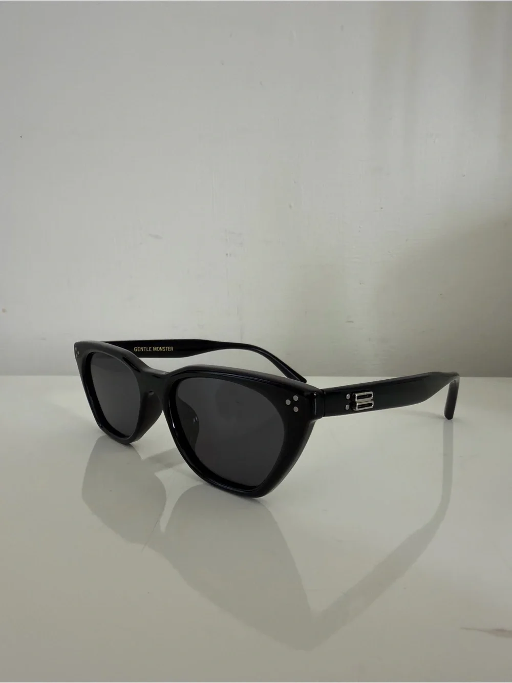 GENTLE MONSTER Black Gloss Cat-Eye Sunglasses with Dark Lenses